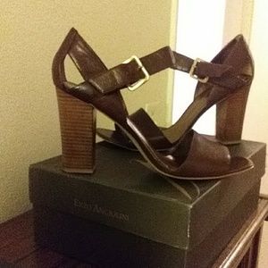 Too cute brown sandals  excellent condition
